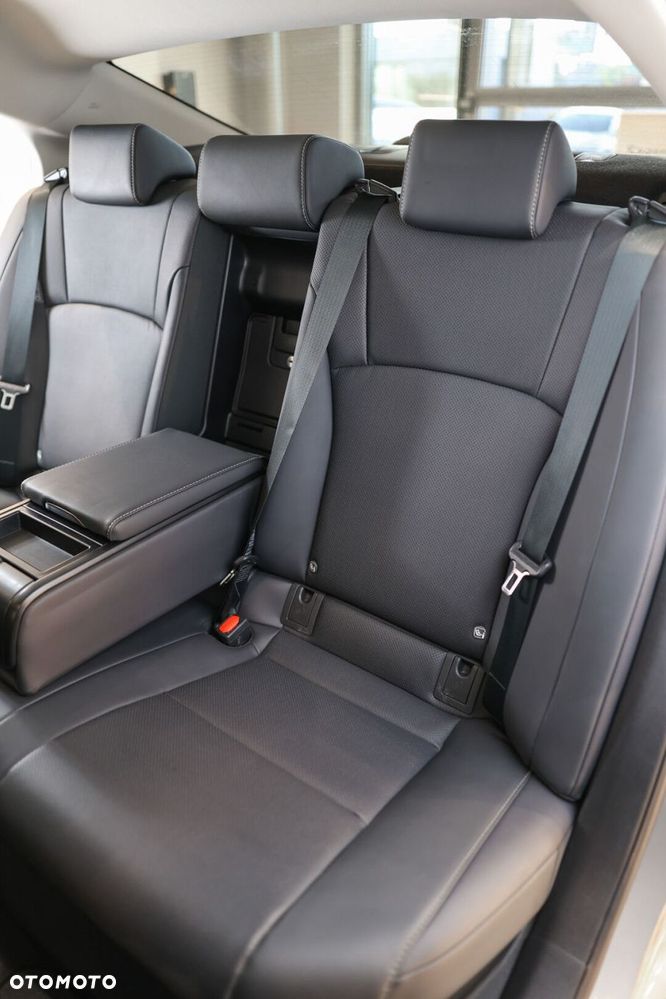 Lexus ES 300h Business Edition - 11