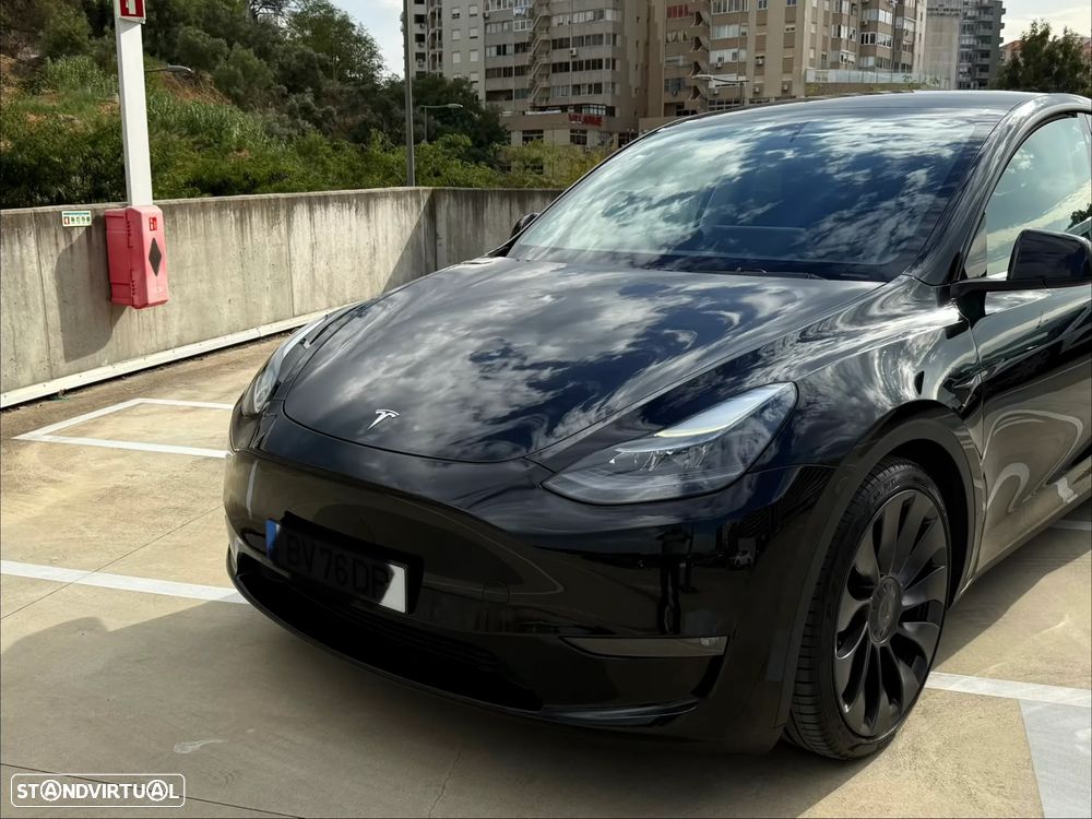 Tesla Model Y Performance Dual Motor AWD - 3
