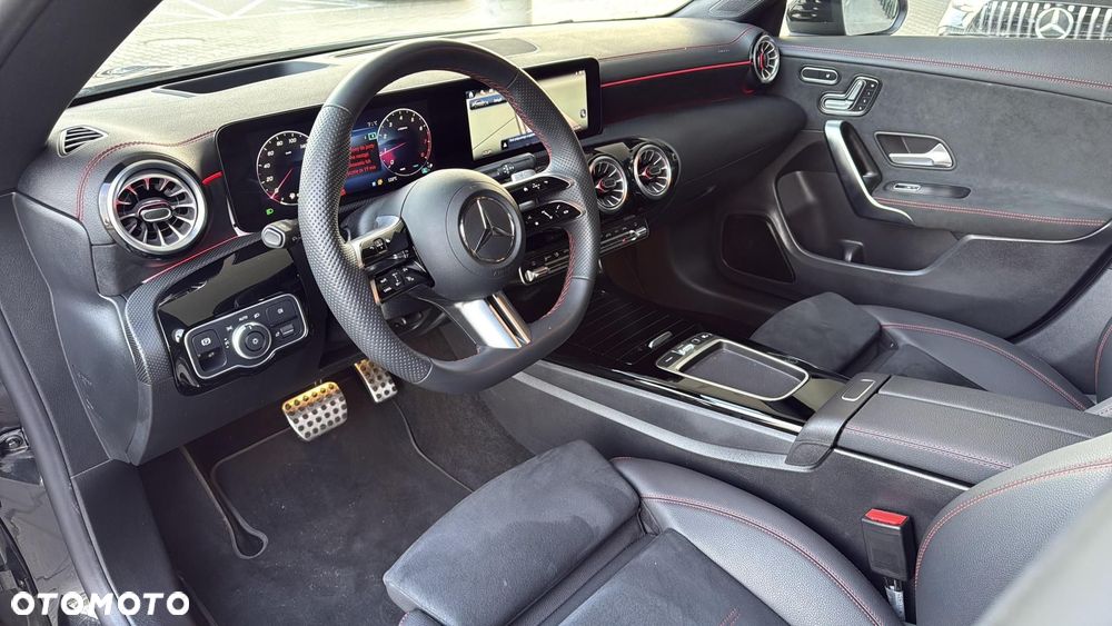 Mercedes-Benz CLA - 10