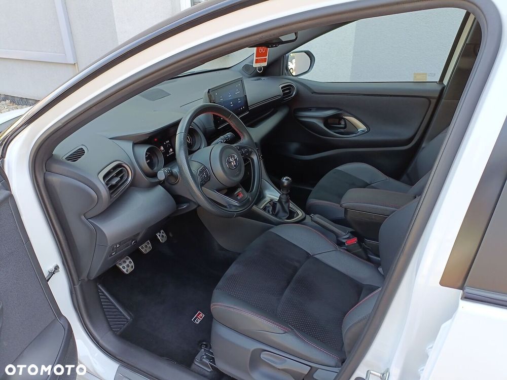 Toyota Yaris 1.5 GR Sport - 21