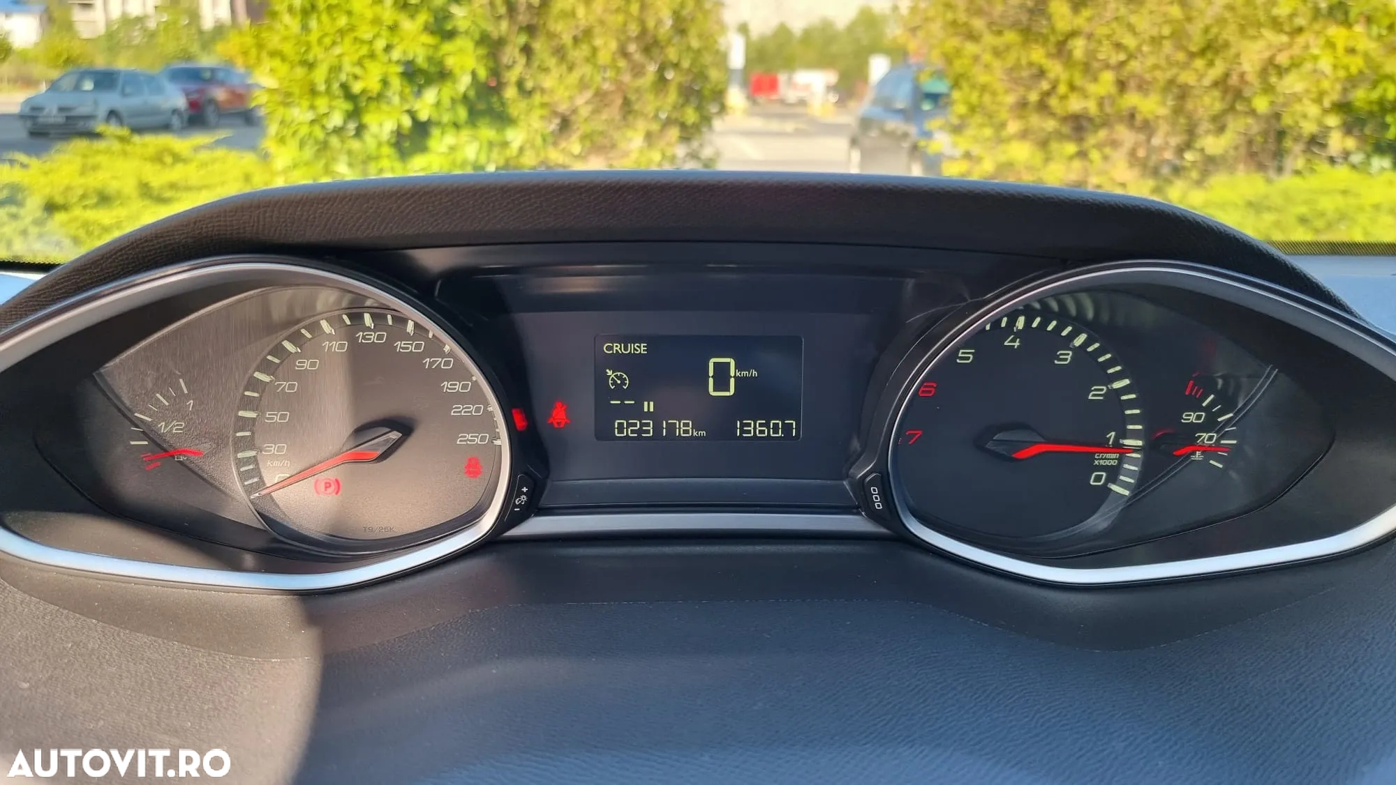 Peugeot 308 1.2 L PureTech Turbo S&S Allure - 19