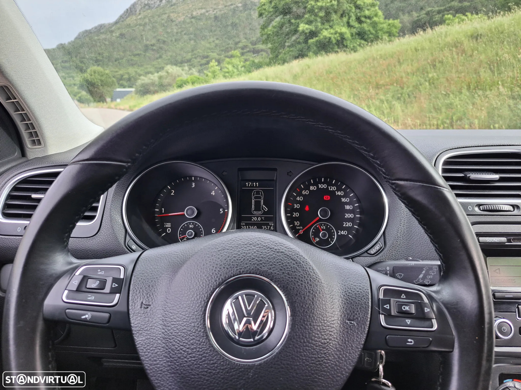 VW Golf 2.0 TDi Confortline - 18