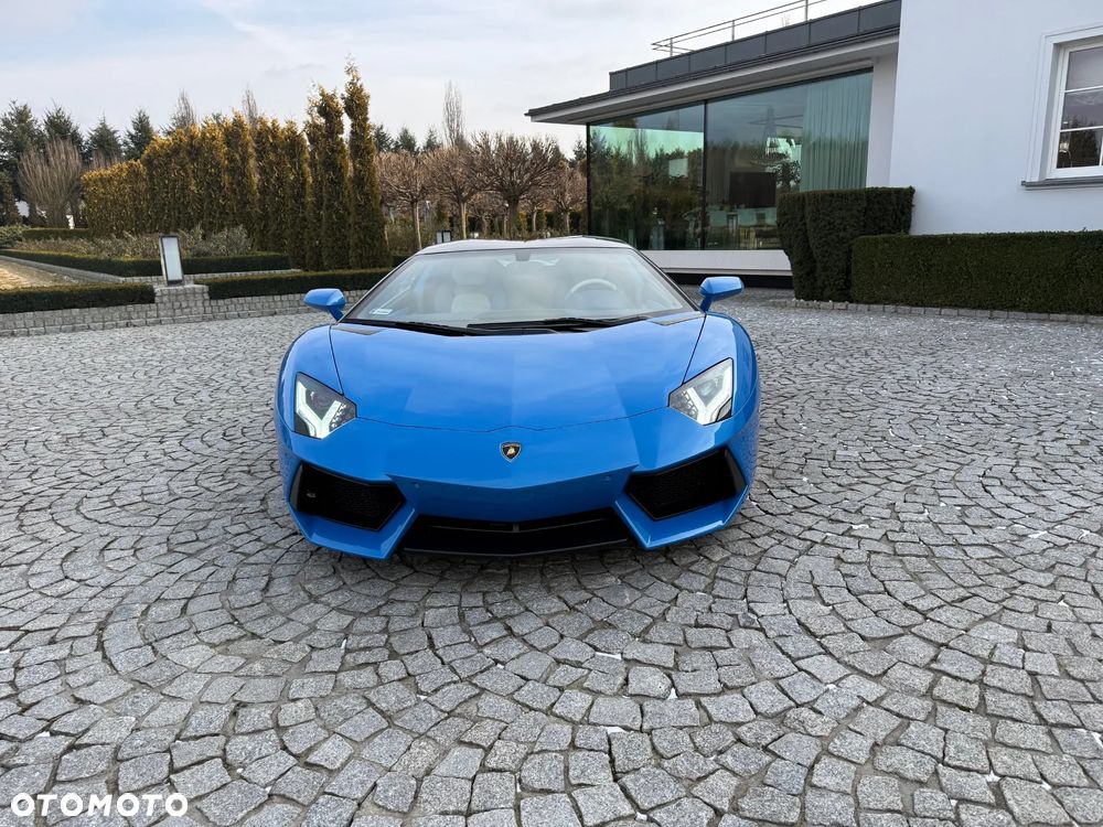 Lamborghini Aventador - 2