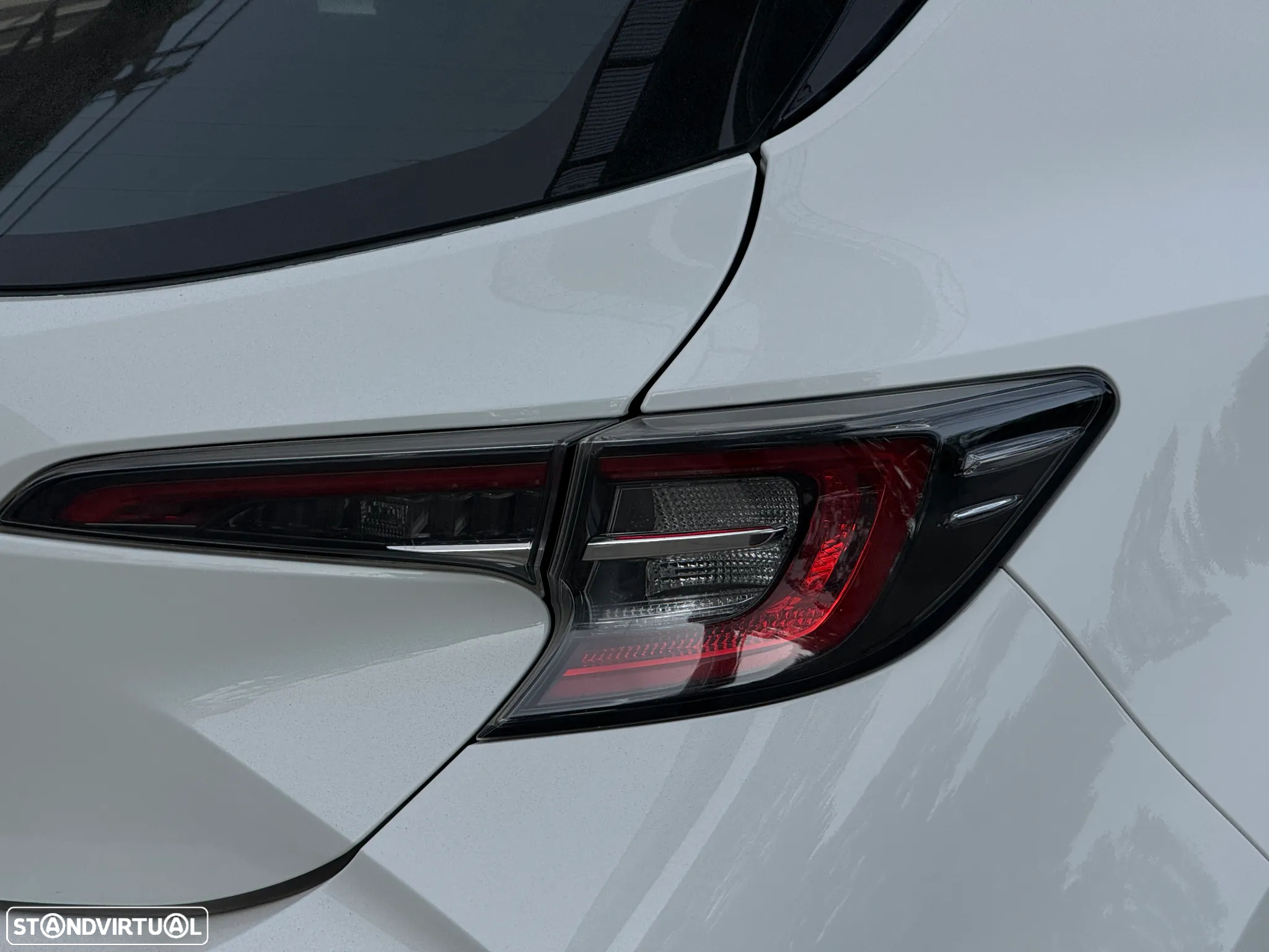 Toyota Corolla 1.8 Hybrid Exclusive - 9