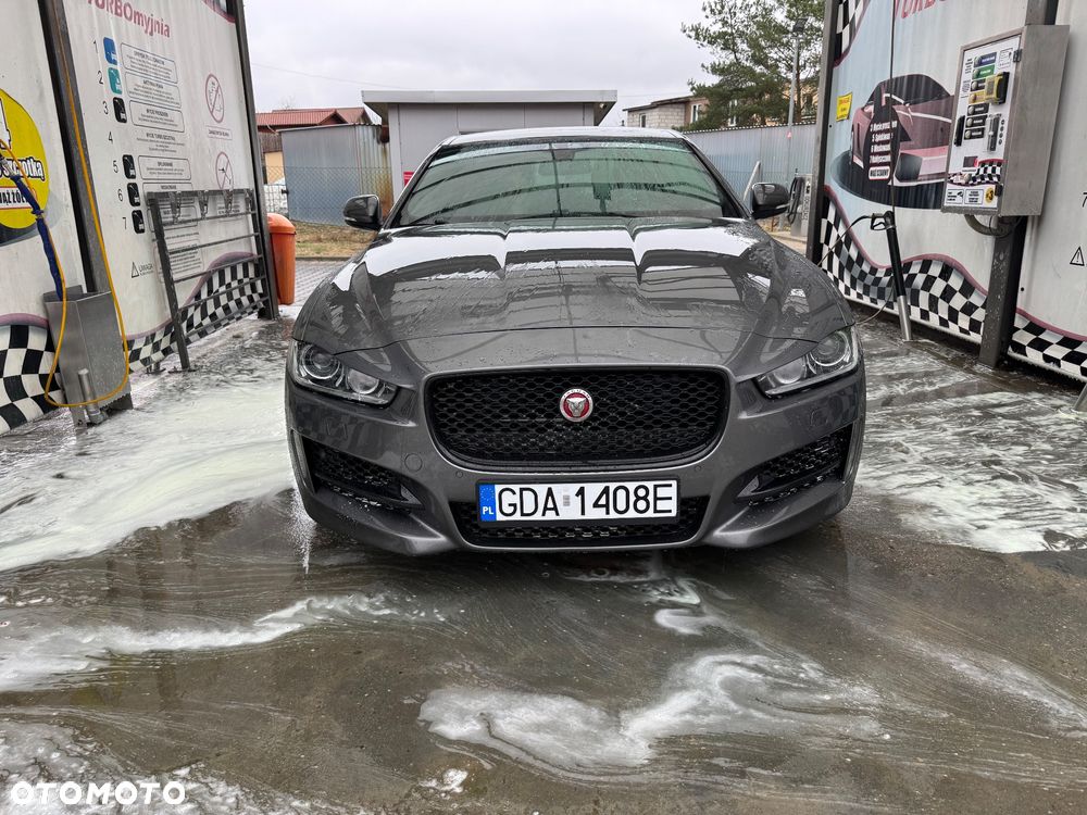 Jaguar XE - 13