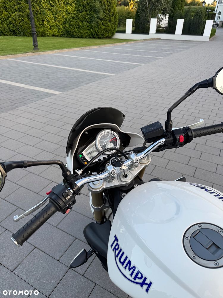 Triumph Street Triple - 10