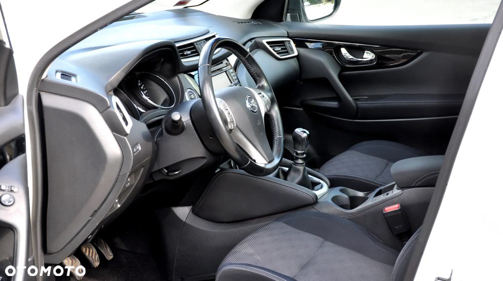 Nissan Qashqai 1.6 dCi TEKNA - 28