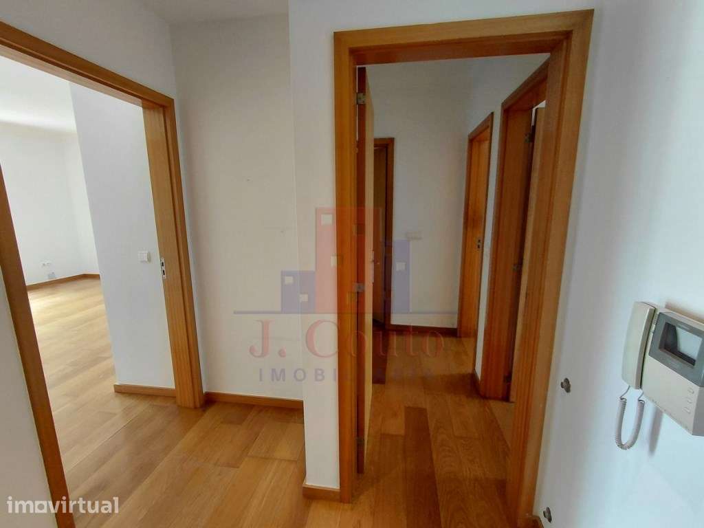 Apartamento T2 Junto ao Colégio Rainha Rainha D. Leonor - Grande imagem: 5/23
