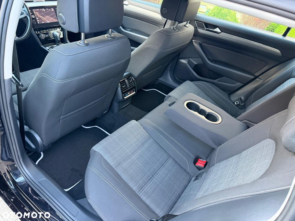 Volkswagen Passat 2.0 TDI SCR DSG Comfortline - 19