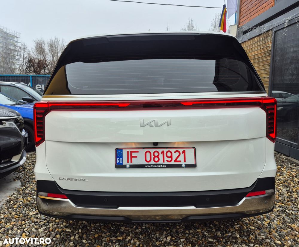 Kia Carnival - 7