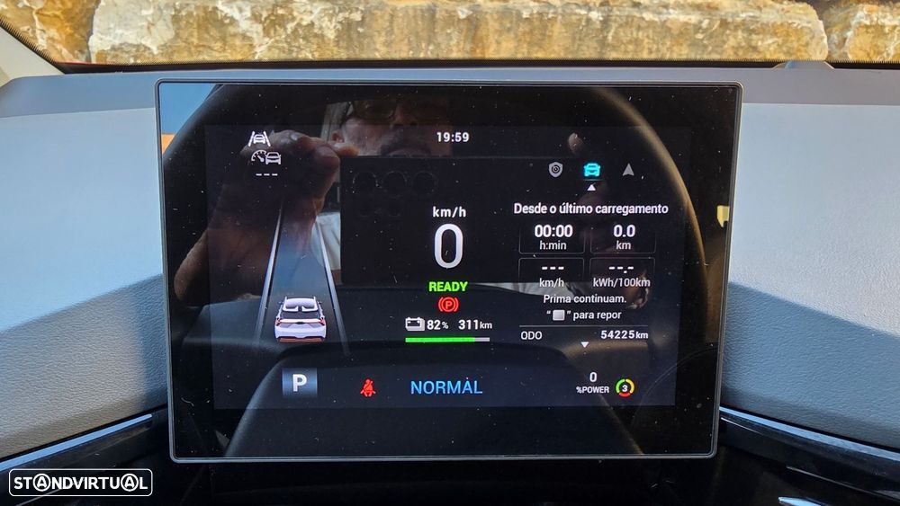 MG MG4 64 kWh Luxury - 18