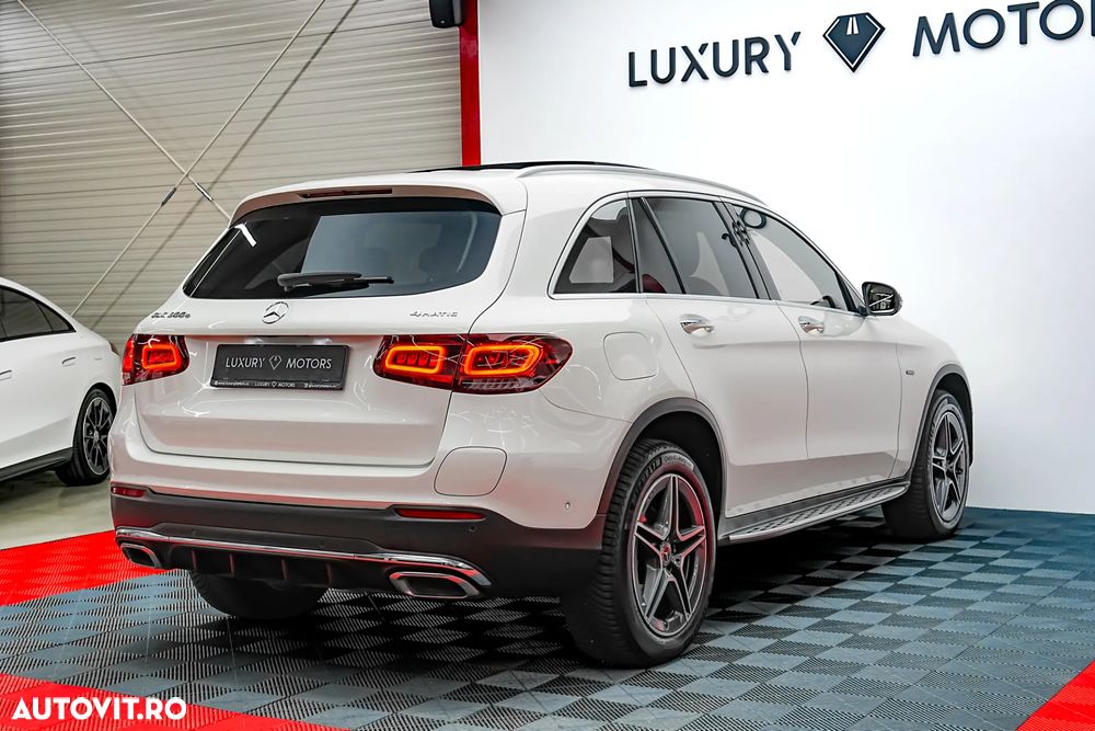 Mercedes-Benz GLC 300 e 4Matic 9G-TRONIC AMG Line Plus - 11