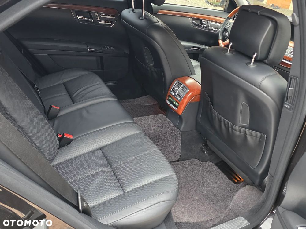 Mercedes-Benz S-Class 2006 photo 2