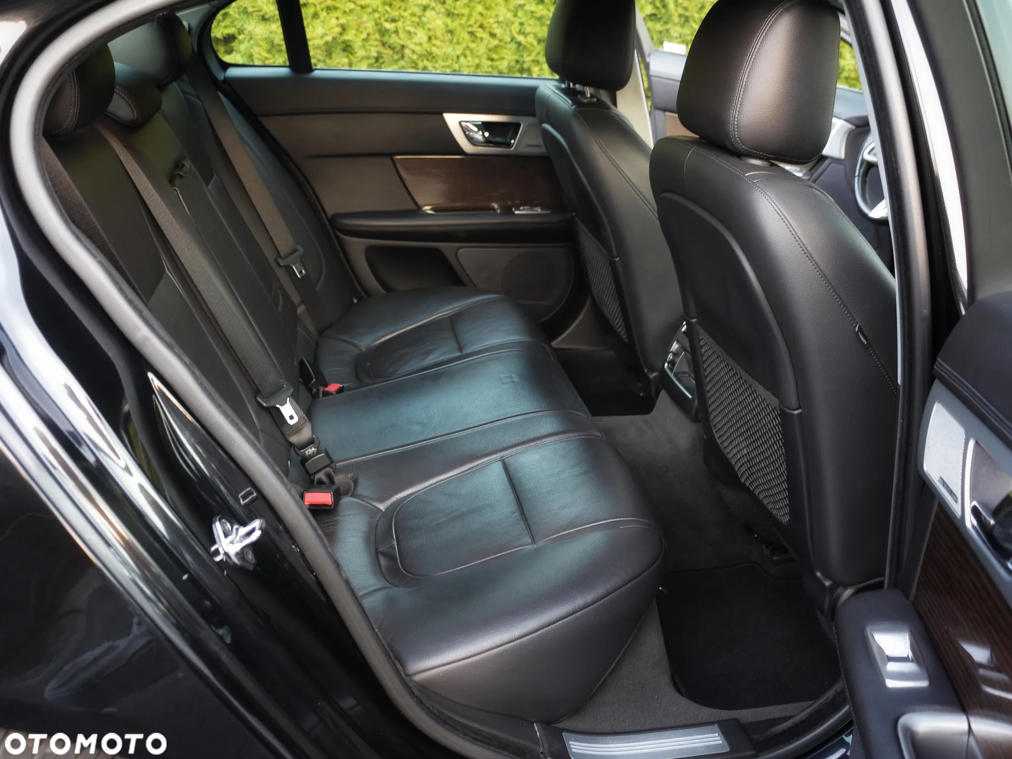 Jaguar XF 2.0 T Luxury - 14