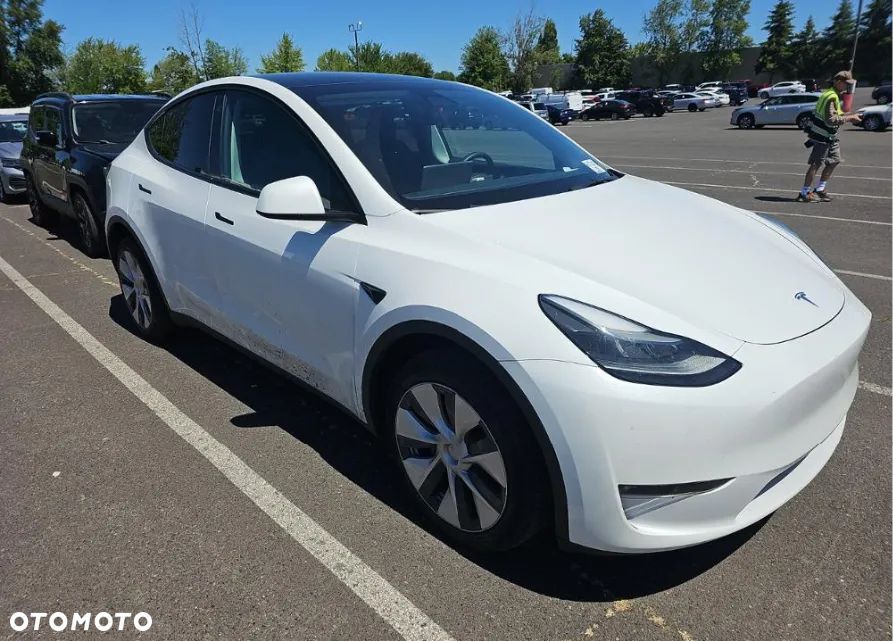 Tesla Model Y Long Range Dual Motor AWD - 1