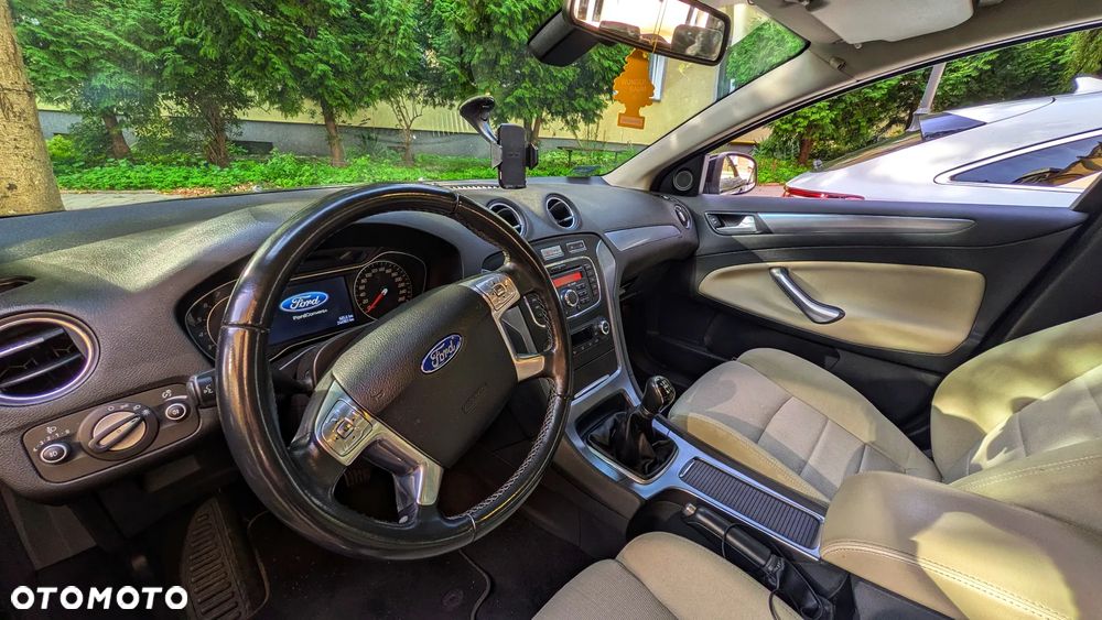 Ford Mondeo 2.0 FF Titanium - 25