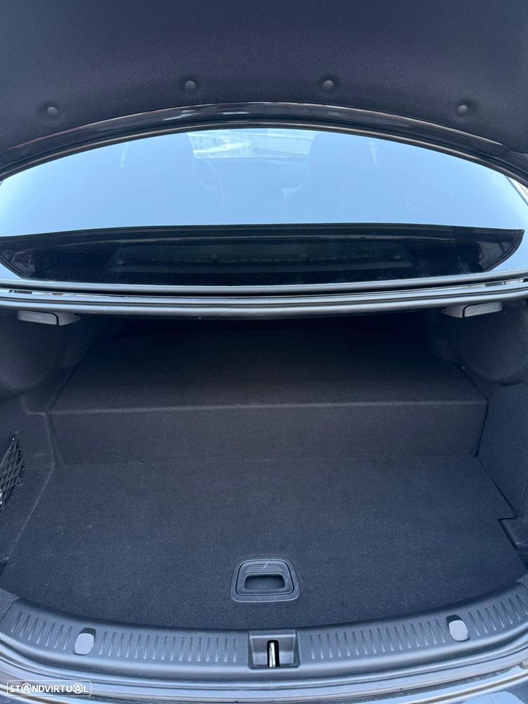 Mercedes-Benz E 300 de 4Matic 9G-TRONIC AMG Line - 12