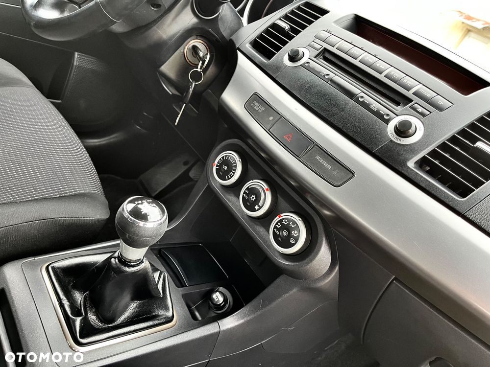 Mitsubishi Lancer 1.8 Intense - 22