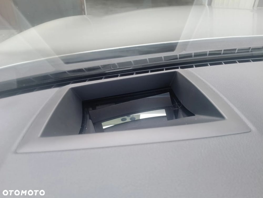 BMW Seria 7 740i L - 14
