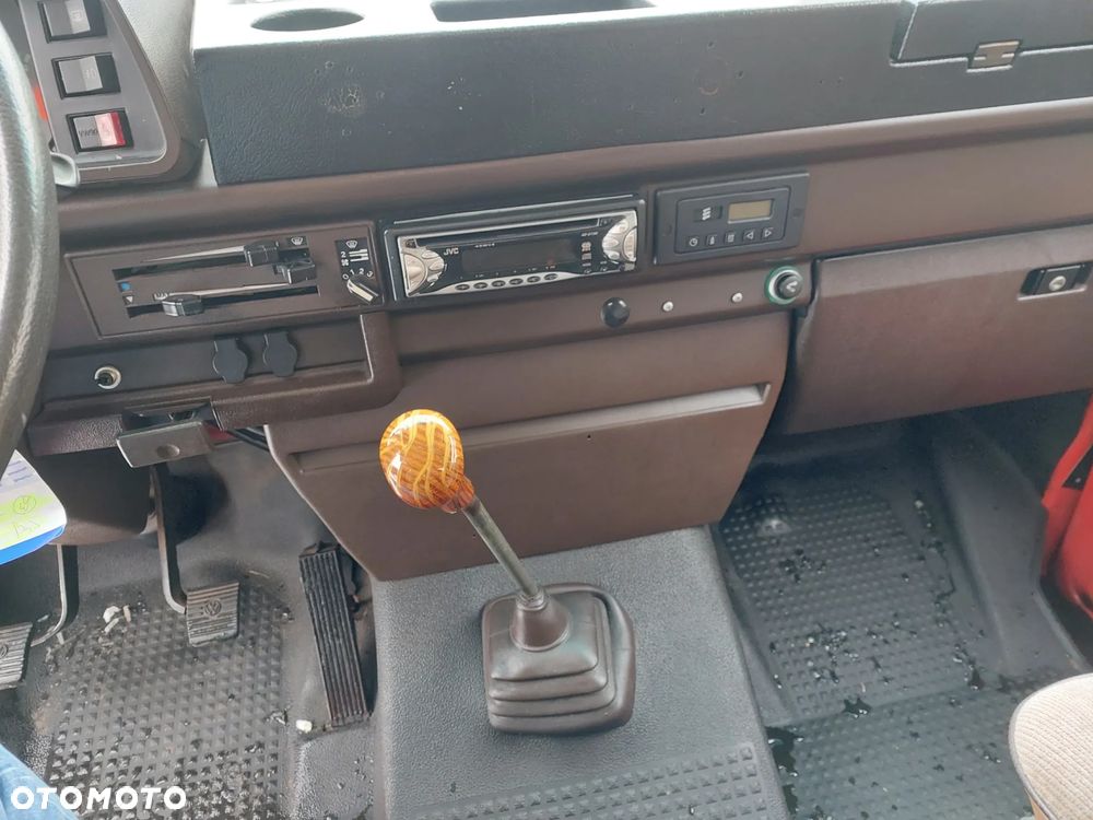 Volkswagen Caravelle - 5