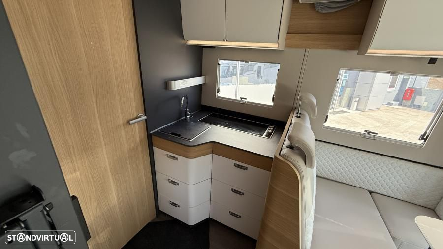 Adria Matrix 670 SC cama central e basculante - 11