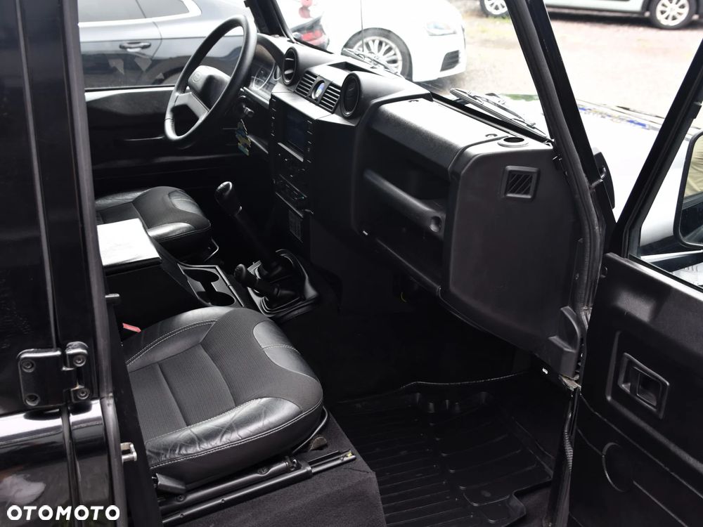 Land Rover Defender - 5
