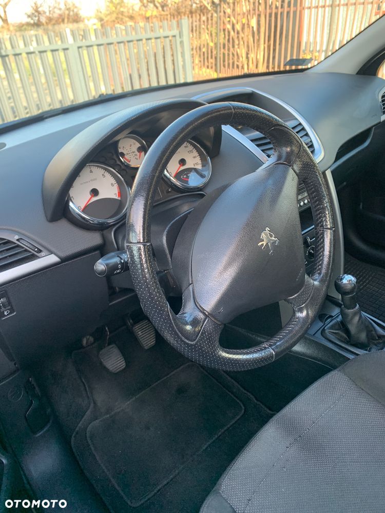 Peugeot 207 - 6