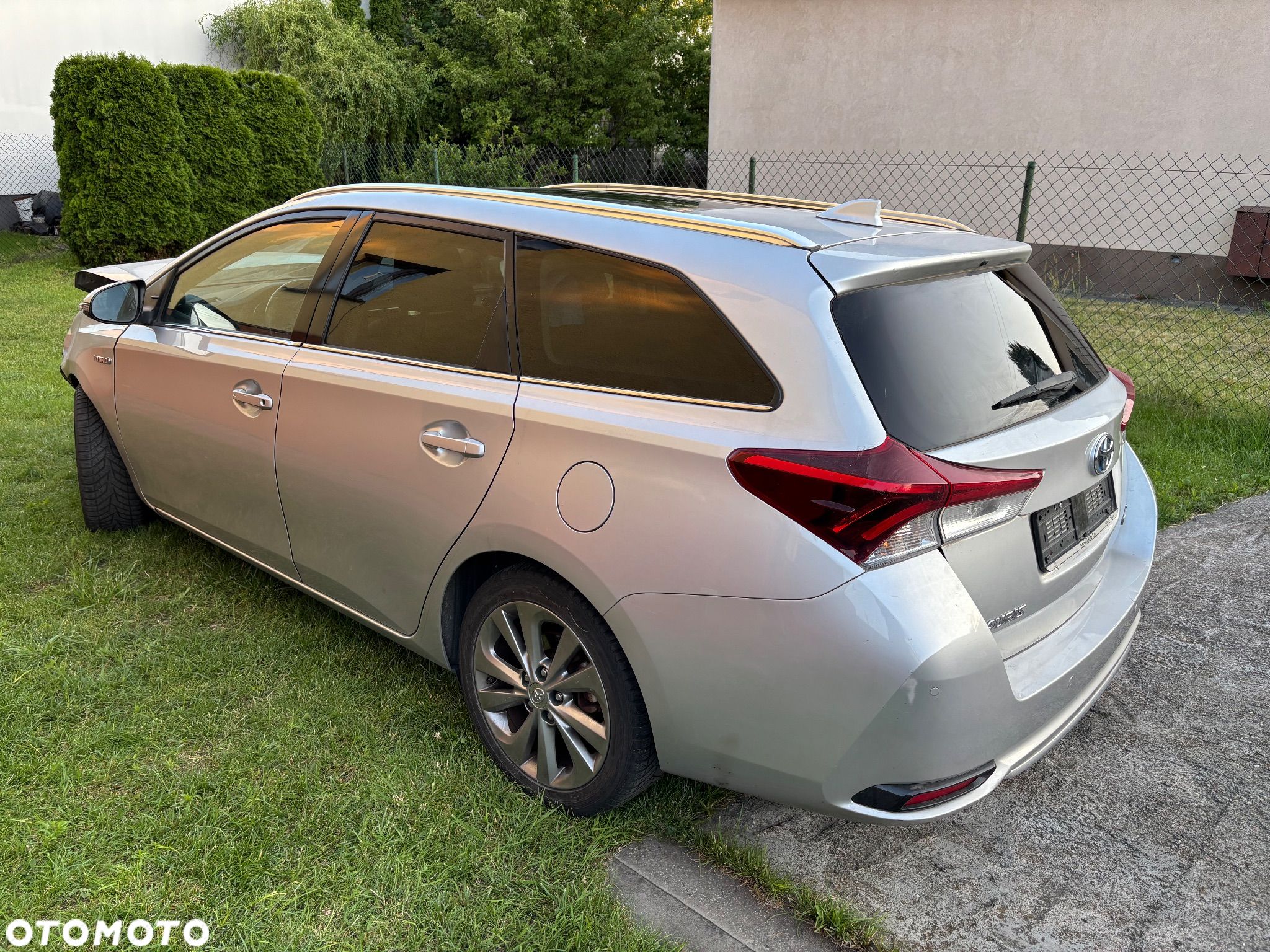 Toyota Auris 1.8 VVT-i Hybrid Automatik Touring Sports Executive - 1