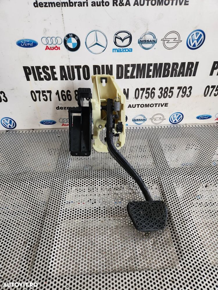 Pedala Frana Cu Suport Pod Pedalier Bmw Seria 7 F01 F02 F03 F04 Volan Stanga Europa Dezmembrez Bmw - 1