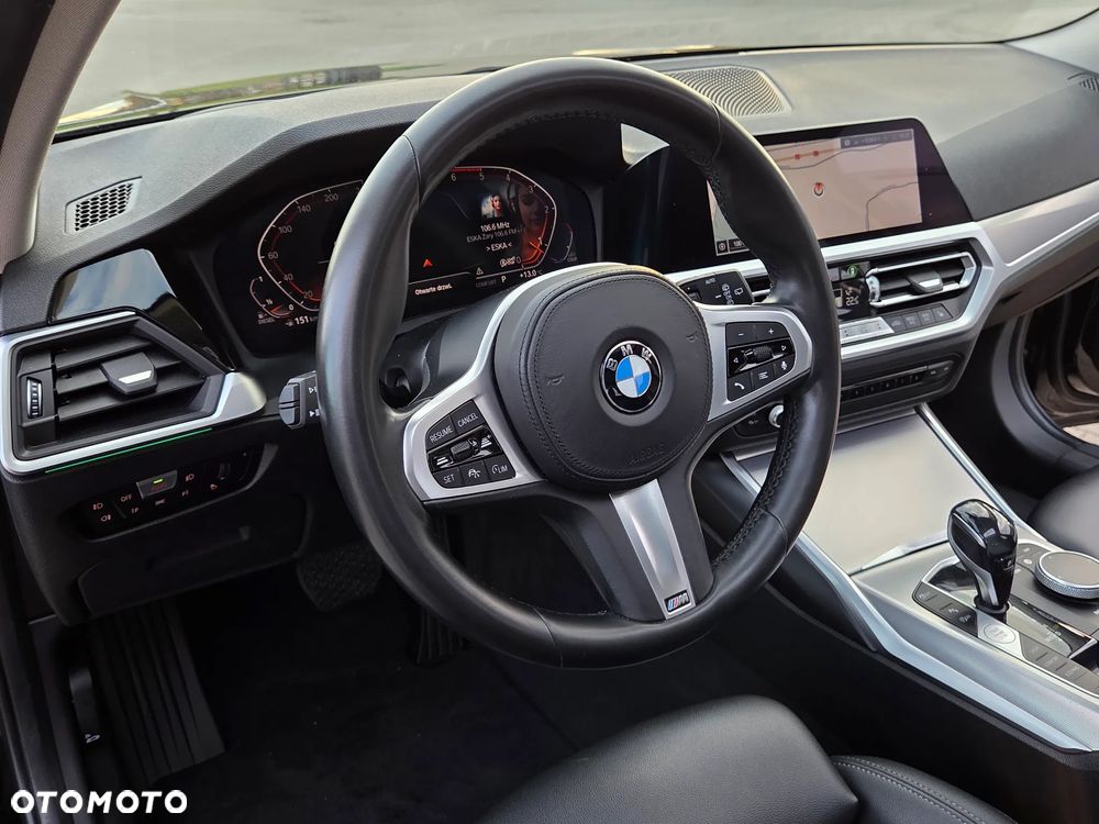 BMW Seria 3 320d Luxury Line sport - 27