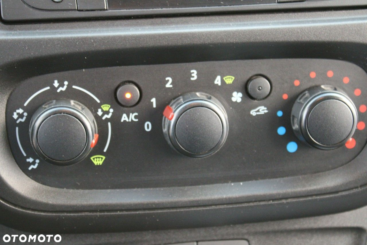 Opel Vivaro - 24