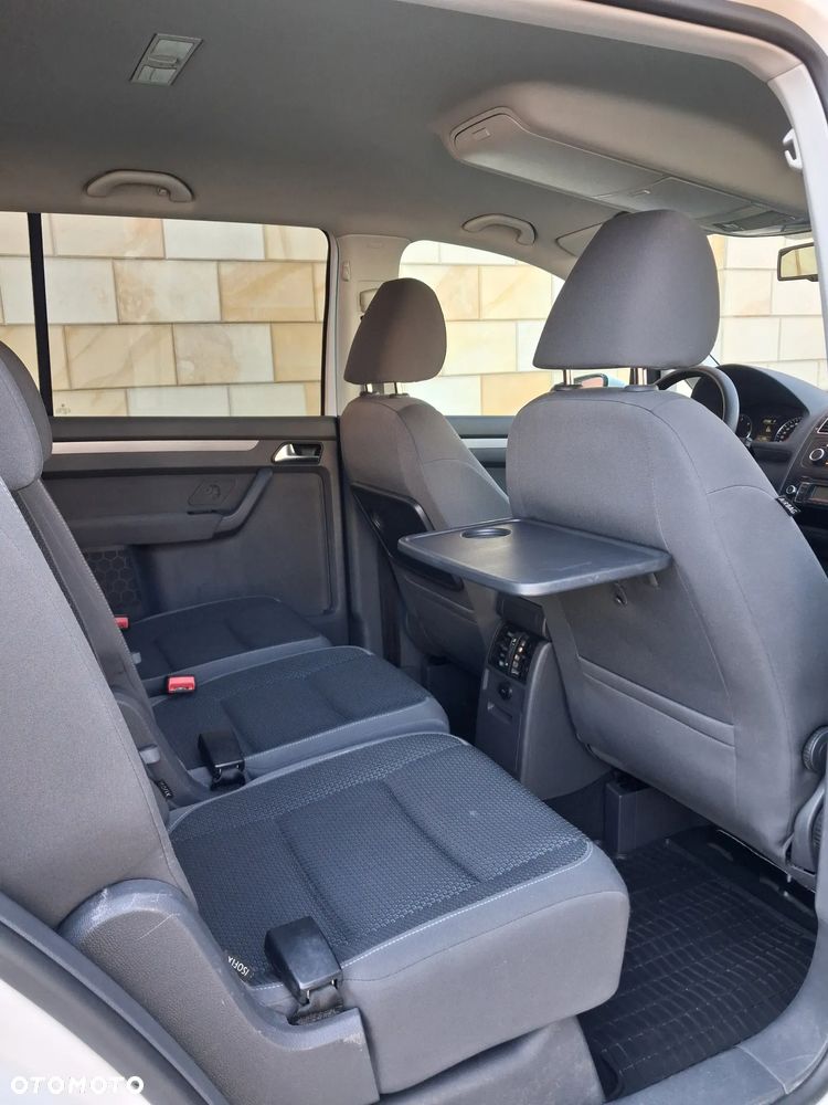 Volkswagen Touran - 8