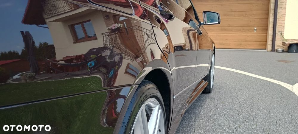 Mercedes-Benz Klasa E 300 CDI DPF BlueEFFICIENCY 7G-TRONIC Avantgarde - 15