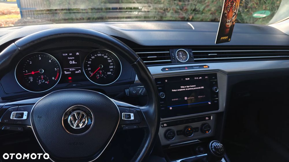 Volkswagen Passat - 9