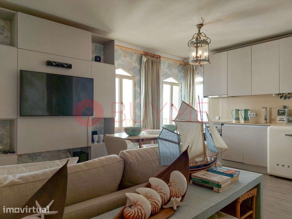 Apartamento T1+1 remodelado com vista mar em primeira linha - Quart... - Grande imagem: 2/18