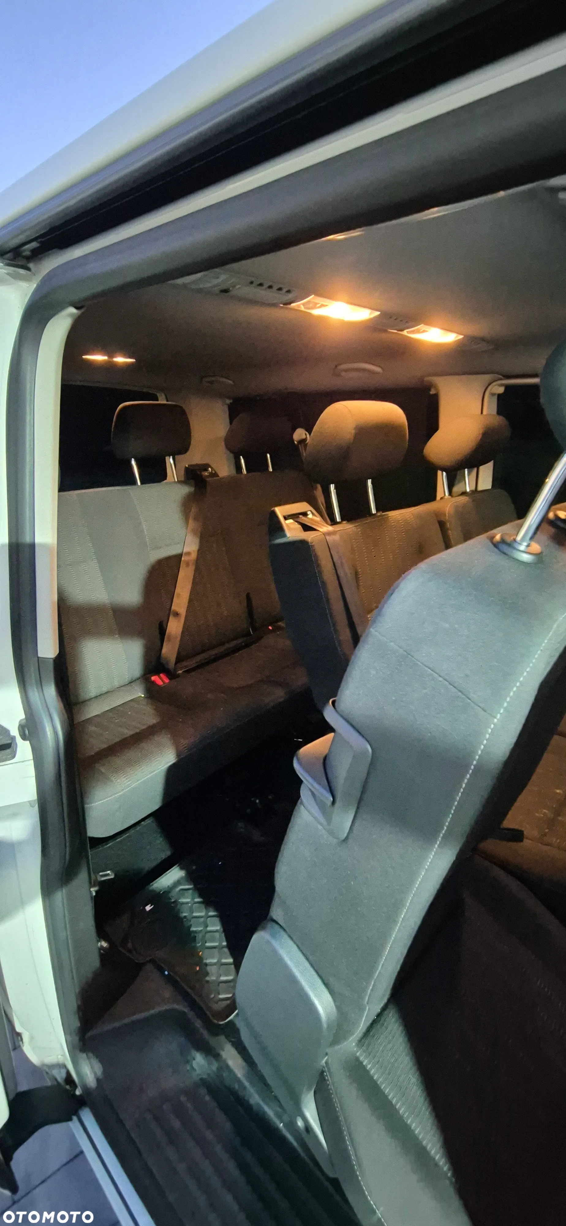 Volkswagen Caravelle 2.0 TDI L2 Trendline 4Motion DSG - 8