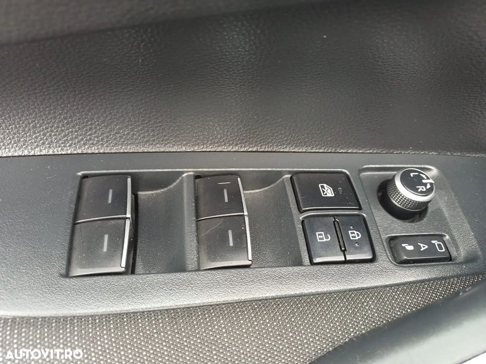 Toyota Corolla 1.8 HSD Dynamic - 11