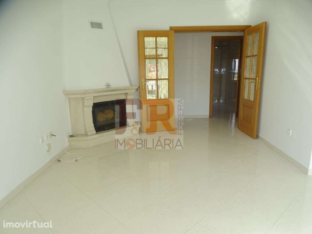 Arrenda-se Apartamento T2 com Arrecadação Individual Quinta do Conde - Grande imagem: 3/33