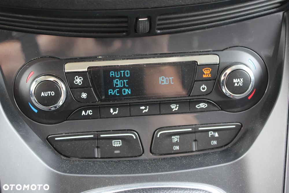 Ford Kuga 2.0 TDCi 2x4 Champions Edition - 32