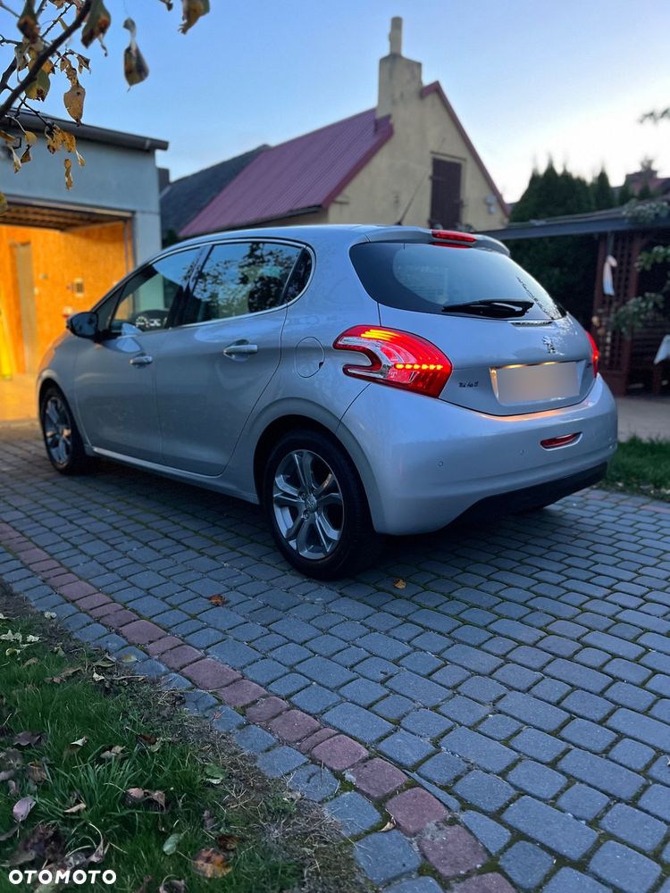 Peugeot 208 1.2 PureTech GPF Allure S&S - 6