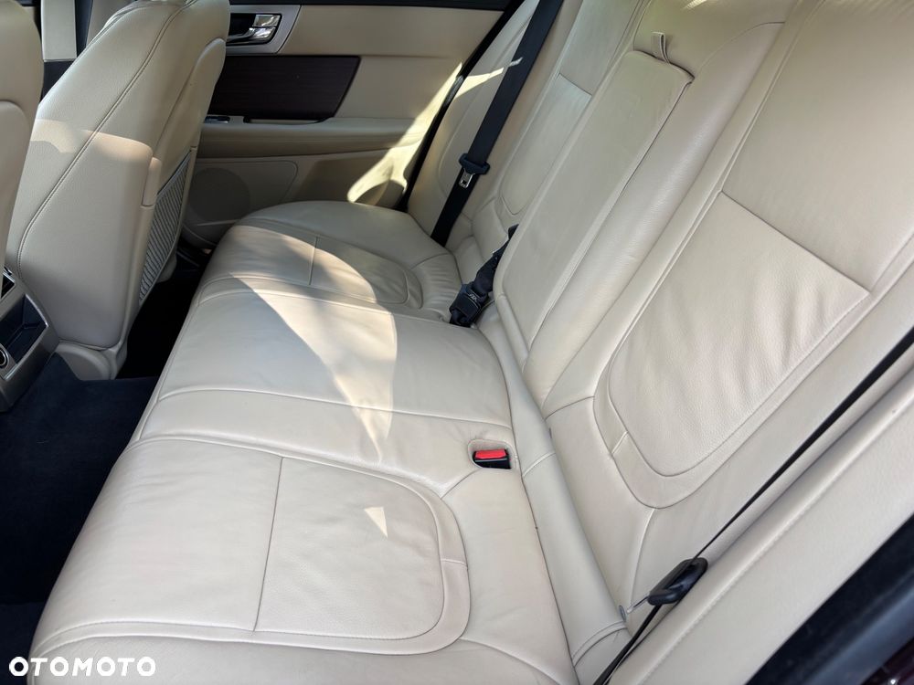 Jaguar XF 2.2 - 17