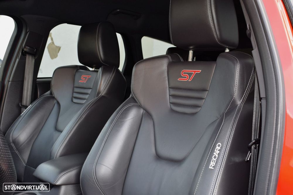 Ford Focus SW 2.0 EcoBoost ST - 32