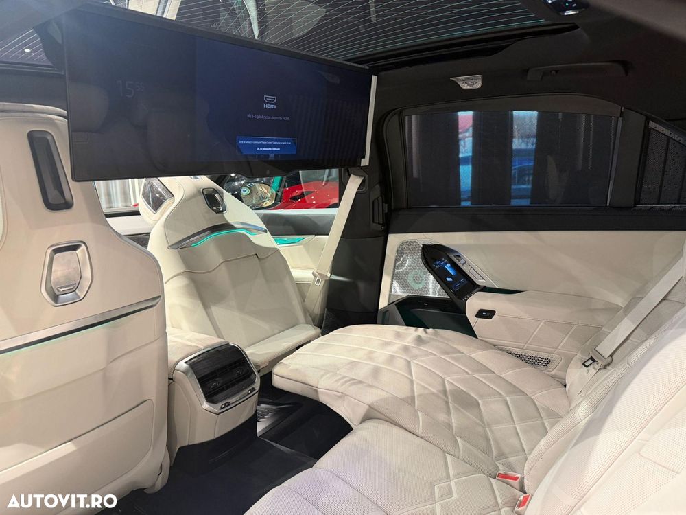 BMW Seria 7 740d xDrive MHEV - 23