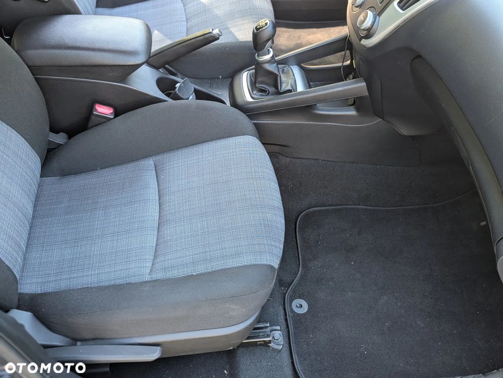 Kia Ceed 1.4 M - 33