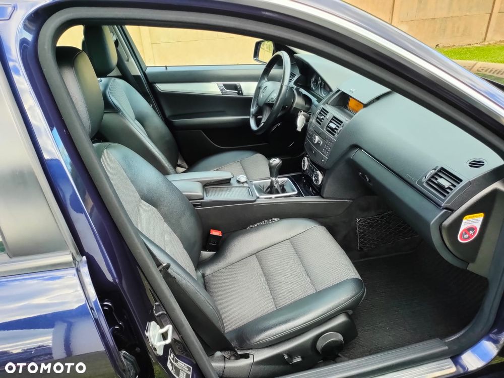 Mercedes-Benz Klasa C 200 CDI DPF (BlueEFFICIENCY) Avantgarde - 27