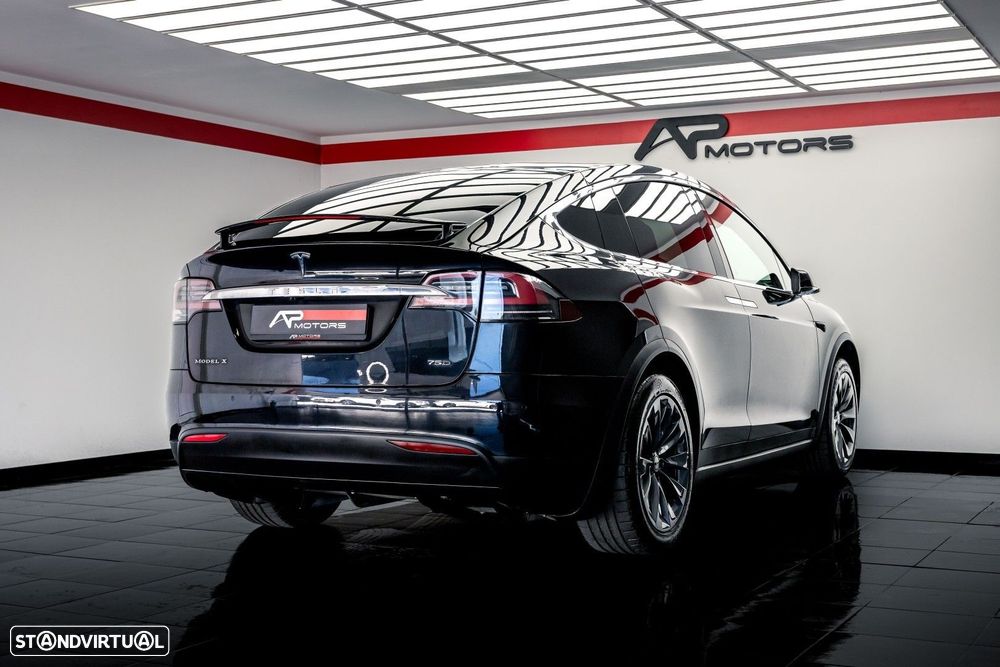 Tesla Model X - 9