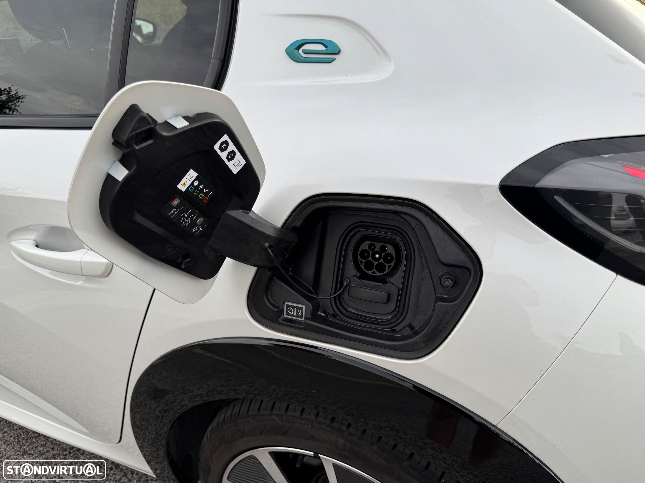 Peugeot e-208 50 kWh GT - 18
