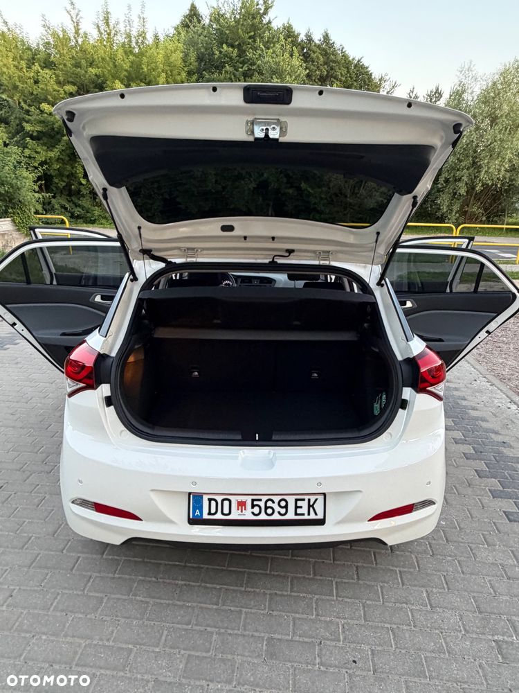 Hyundai i20 blue 1.2 YES Gold - 8