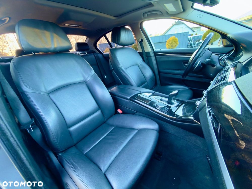 BMW Seria 5 528i xDrive Sport-Aut Luxury Line - 23