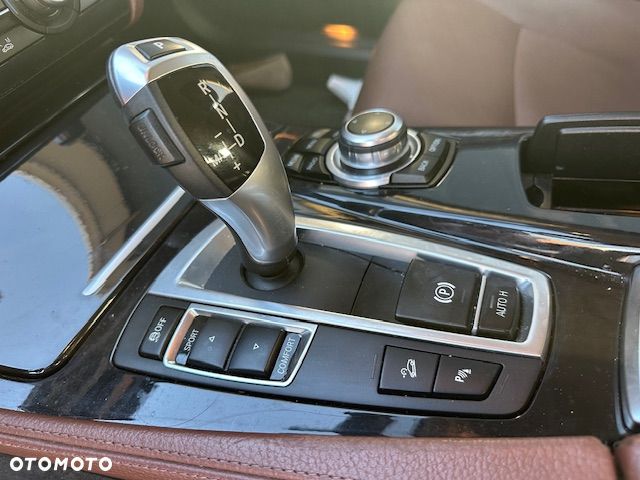 BMW Seria 5 520d xDrive Luxury Line - 12